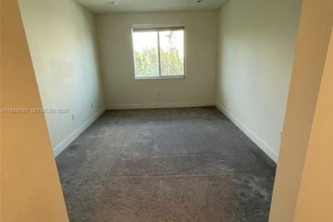 Снять в аренду кондоминиум в Дорал, Флорида 3 спальни, 122.82м2, № 1989551 - фото 18