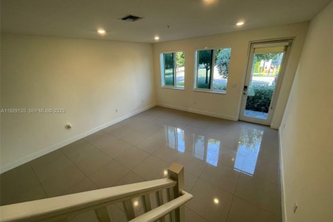 Снять в аренду кондоминиум в Дорал, Флорида 3 спальни, 122.82м2, № 1989551 - фото 1