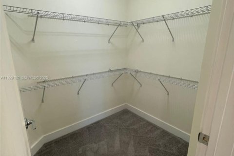 Снять в аренду кондоминиум в Дорал, Флорида 3 спальни, 122.82м2, № 1989551 - фото 9