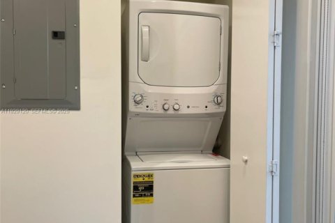 Снять в аренду кондоминиум в Дорал, Флорида 3 спальни, 122.82м2, № 1989551 - фото 14