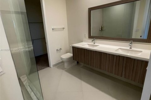 Снять в аренду кондоминиум в Дорал, Флорида 3 спальни, 122.82м2, № 1989551 - фото 13