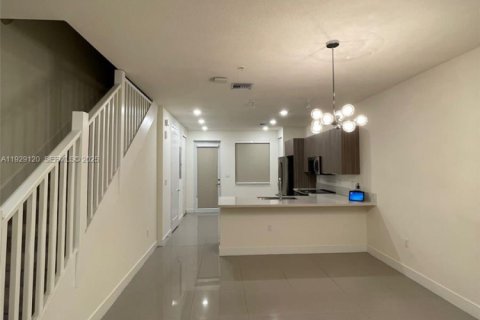 Снять в аренду кондоминиум в Дорал, Флорида 3 спальни, 122.82м2, № 1989551 - фото 7