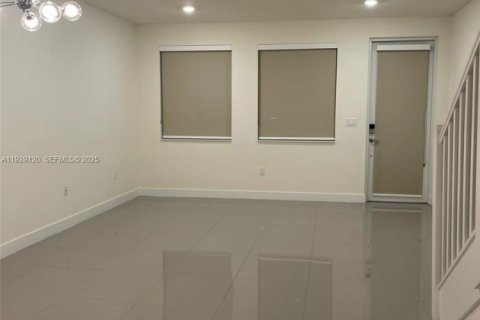 Снять в аренду кондоминиум в Дорал, Флорида 3 спальни, 122.82м2, № 1989551 - фото 6