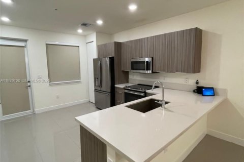 Снять в аренду кондоминиум в Дорал, Флорида 3 спальни, 122.82м2, № 1989551 - фото 16