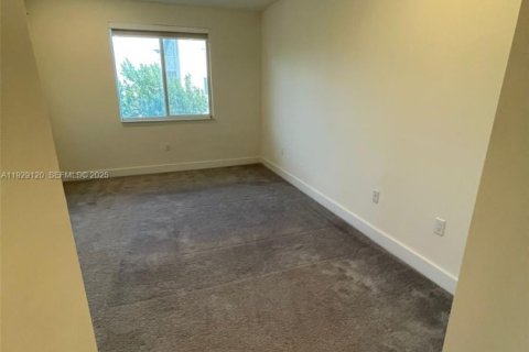 Снять в аренду кондоминиум в Дорал, Флорида 3 спальни, 122.82м2, № 1989551 - фото 21