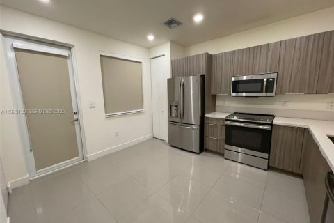 Снять в аренду кондоминиум в Дорал, Флорида 3 спальни, 122.82м2, № 1989551 - фото 15
