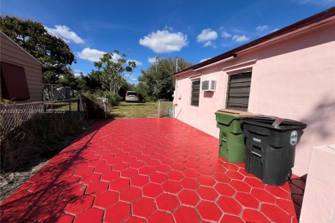 House in North Miami, Florida 2 bedrooms, 79.71 sq.m. № 1990092 - photo 7