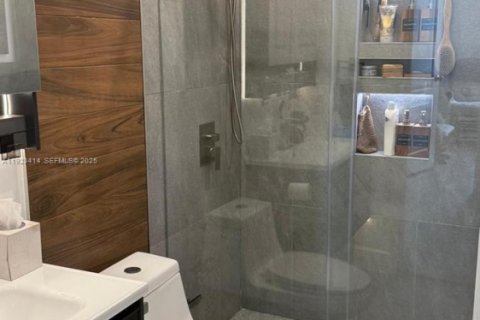 Townhouse in Miami, Florida 3 bedrooms, 108.79 sq.m. № 1986359 - photo 21