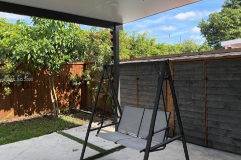 Townhouse in Miami, Florida 3 bedrooms, 108.79 sq.m. № 1986359 - photo 26