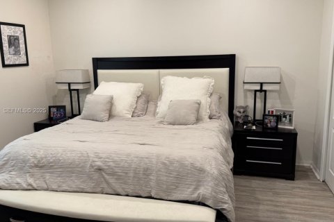 Townhouse in Miami, Florida 3 bedrooms, 108.79 sq.m. № 1986359 - photo 8