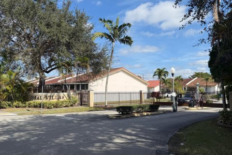 Townhouse in Miami, Florida 3 bedrooms, 108.79 sq.m. № 1986359 - photo 27