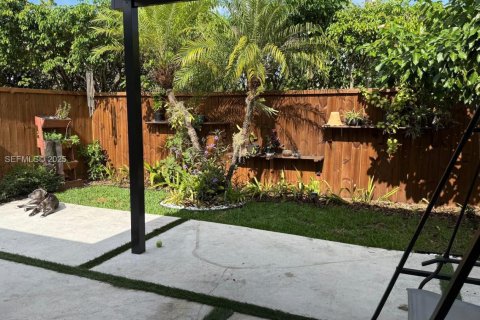 Townhouse in Miami, Florida 3 bedrooms, 108.79 sq.m. № 1986359 - photo 25