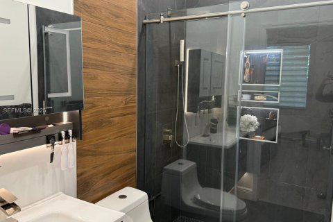 Townhouse in Miami, Florida 3 bedrooms, 108.79 sq.m. № 1986359 - photo 18