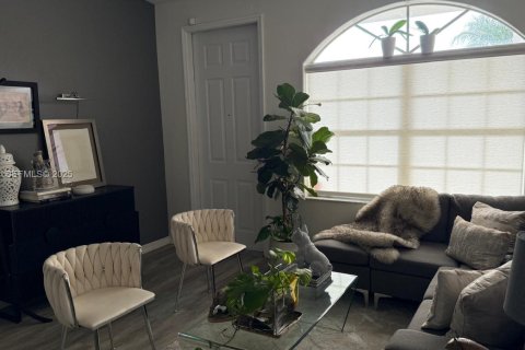 Townhouse in Miami, Florida 3 bedrooms, 108.79 sq.m. № 1986359 - photo 2