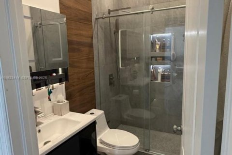 Townhouse in Miami, Florida 3 bedrooms, 108.79 sq.m. № 1986359 - photo 22