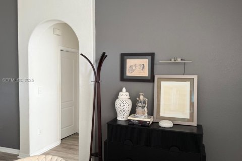 Townhouse in Miami, Florida 3 bedrooms, 108.79 sq.m. № 1986359 - photo 13