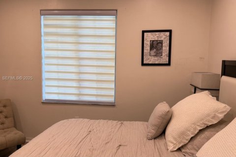 Townhouse in Miami, Florida 3 bedrooms, 108.79 sq.m. № 1986359 - photo 11