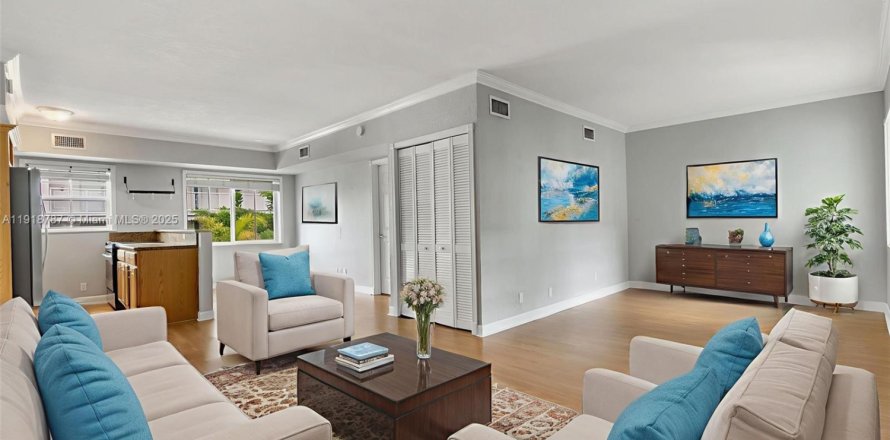 Condominio en Fort Lauderdale, Florida, 2 dormitorios  № 1972111