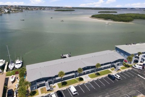 Condo à Treasure Island, Floride, 2 chambres № 2367486
