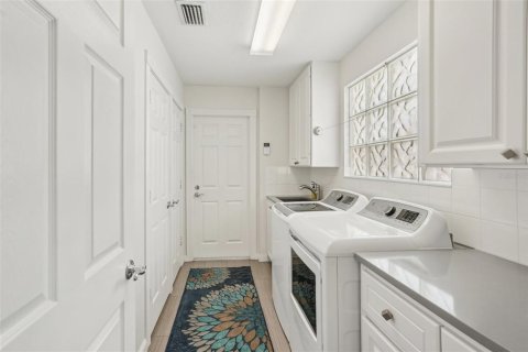 House in Sarasota, Florida 2 bedrooms, 142.51 sq.m. № 1746796 - photo 15