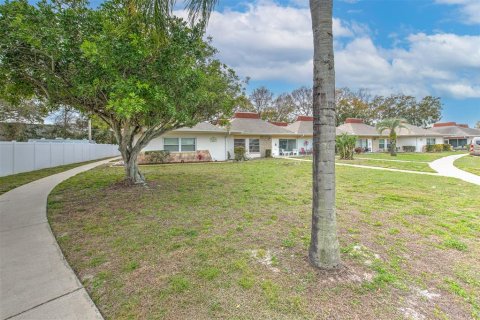 Condo in Holiday, Florida, 2 bedrooms № 2267453 - photo 3