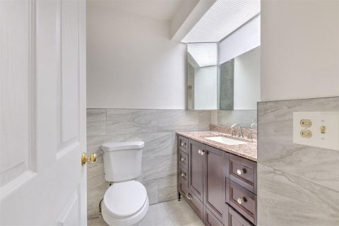 Condo in Holiday, Florida, 2 bedrooms № 2267453 - photo 15
