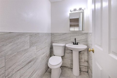 Condo in Holiday, Florida, 2 bedrooms № 2267453 - photo 21