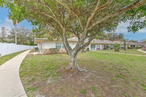 Condo in Holiday, Florida, 2 bedrooms № 2267453 - photo 2