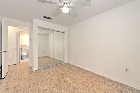 Condo in Holiday, Florida, 2 bedrooms № 2267453 - photo 20