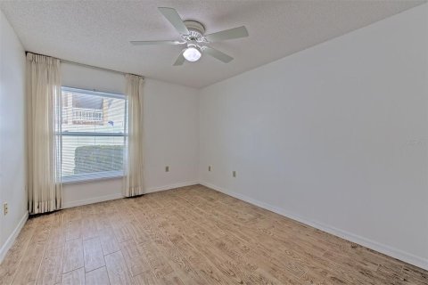 Condo in Holiday, Florida, 2 bedrooms № 2267453 - photo 23