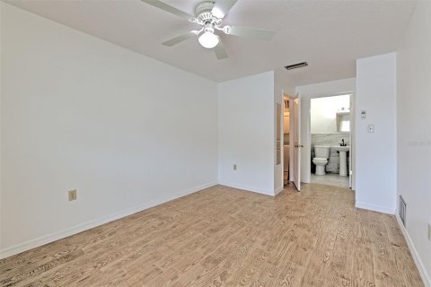 Condo in Holiday, Florida, 2 bedrooms № 2267453 - photo 24