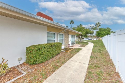 Condo in Holiday, Florida, 2 bedrooms № 2267453 - photo 5