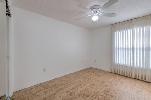 Condo in Holiday, Florida, 2 bedrooms № 2267453 - photo 18