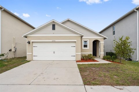 House in Saint Cloud, Florida 3 bedrooms, 139.45 sq.m. № 1813524 - photo 1