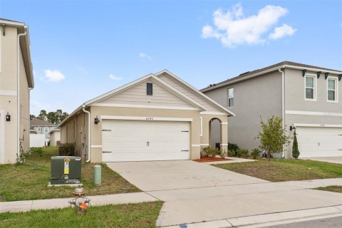 House in Saint Cloud, Florida 3 bedrooms, 139.45 sq.m. № 1813524 - photo 2