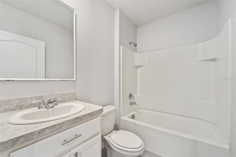 House in Saint Cloud, Florida 3 bedrooms, 139.45 sq.m. № 1813524 - photo 9