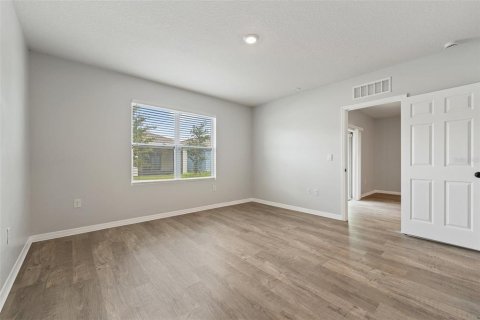 House in Saint Cloud, Florida 3 bedrooms, 139.45 sq.m. № 1813524 - photo 24