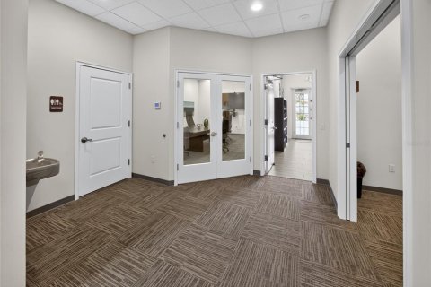 Immobilier commercial à louer à Lady Lake, Floride: 238.2 m2 № 2310193 - photo 13