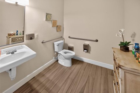Immobilier commercial à louer à Lady Lake, Floride: 238.2 m2 № 2310193 - photo 18