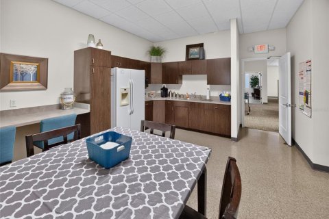Immobilier commercial à louer à Lady Lake, Floride: 238.2 m2 № 2310193 - photo 5