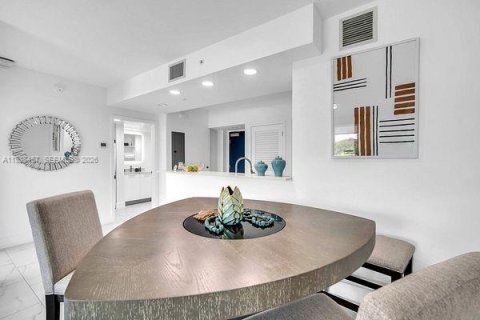 Condo in Hollywood, Florida, 1 bedroom № 1936644 - photo 18