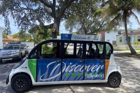 Condo in Hollywood, Florida, 1 bedroom № 1936644 - photo 21