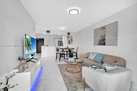 Condo in Hollywood, Florida, 1 bedroom № 1936644 - photo 17