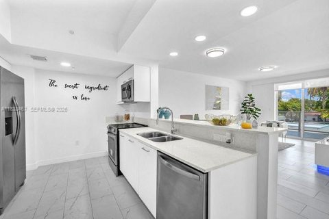 Condo in Hollywood, Florida, 1 bedroom № 1936644 - photo 13