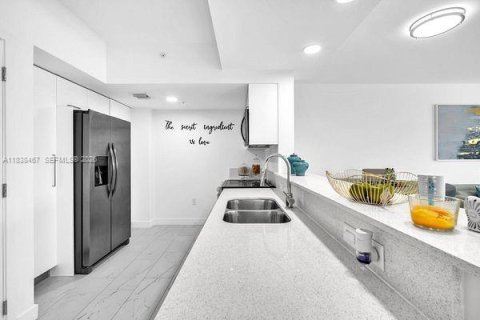 Condo in Hollywood, Florida, 1 bedroom № 1936644 - photo 12