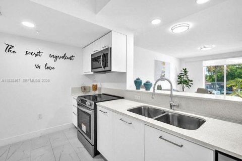Condo in Hollywood, Florida, 1 bedroom № 1936644 - photo 14