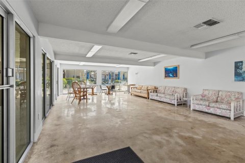 Condominio en venta en Bradenton, Florida, 1 dormitorio, 69.21 m2 № 2106169 - foto 25