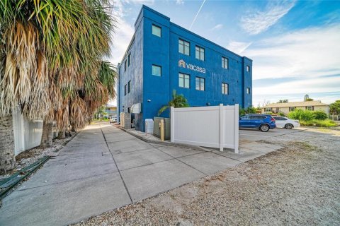 Immobilier commercial à vendre à Holmes Beach, Floride: 796.54 m2 № 2406290 - photo 11