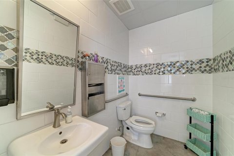 Immobilier commercial à vendre à Holmes Beach, Floride: 796.54 m2 № 2406290 - photo 18