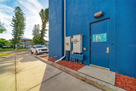 Immobilier commercial à vendre à Holmes Beach, Floride: 796.54 m2 № 2406290 - photo 13